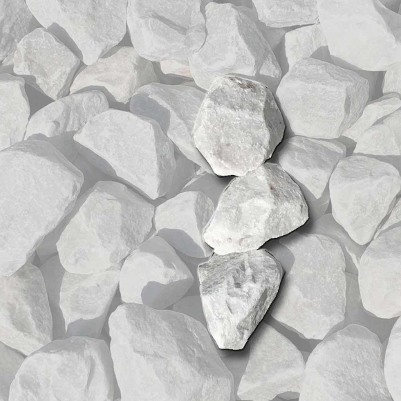Mustersteine der Gabionenfüllung Carrara Bruchstein