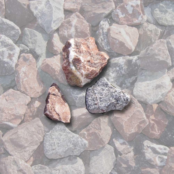 Mustersteine der Gabionenfüllung Marmor rot-bunt