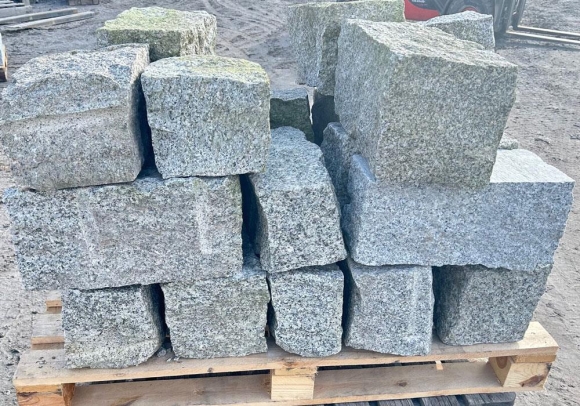 Rustikale Mauersteine, 20x20x40 cm aus Schlesischen Granit