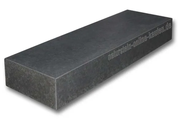 Basalt Blockstufen – robuste & elegante Naturstein-Treppenstufen für den Außenbereich
