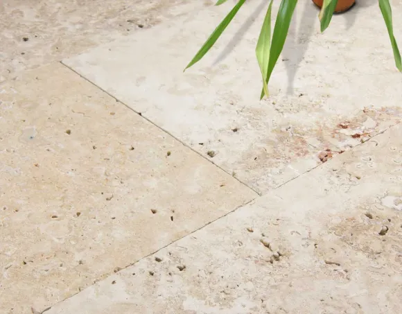 Terrassenplatten Travertin Classic - mediterran mit rustikalem Charakter